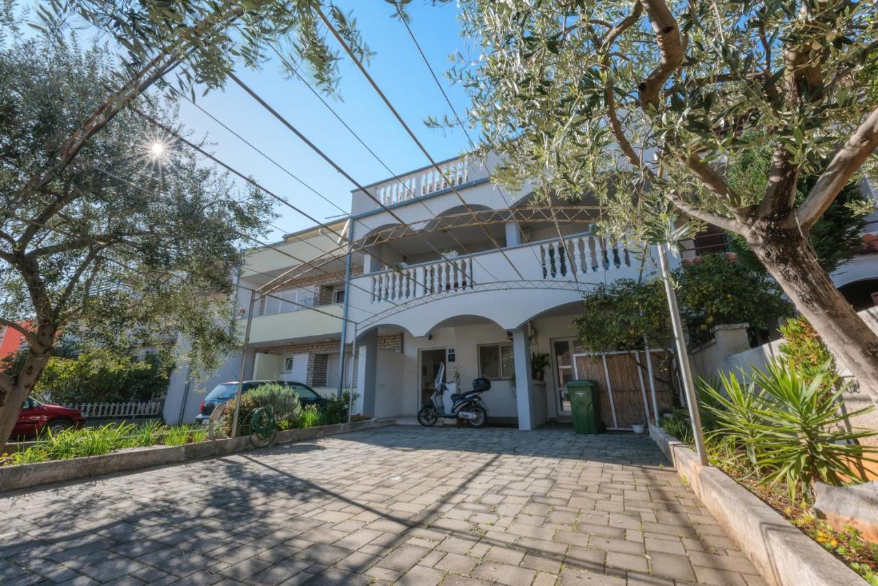 Perica Apartment And Perica Room With Separate Entrance Zadar Bagian luar foto