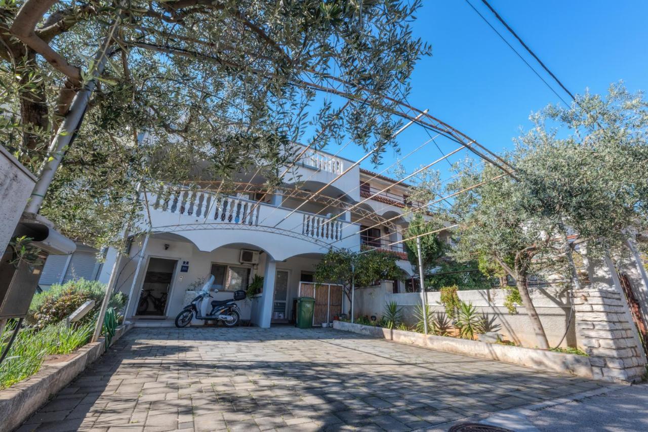 Perica Apartment And Perica Room With Separate Entrance Zadar Bagian luar foto