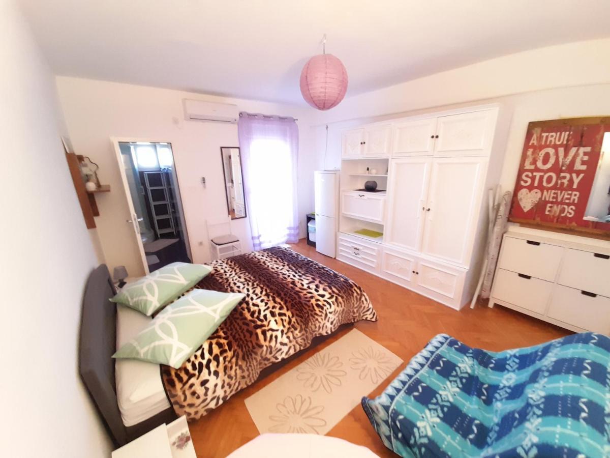 Perica Apartment And Perica Room With Separate Entrance Zadar Bagian luar foto