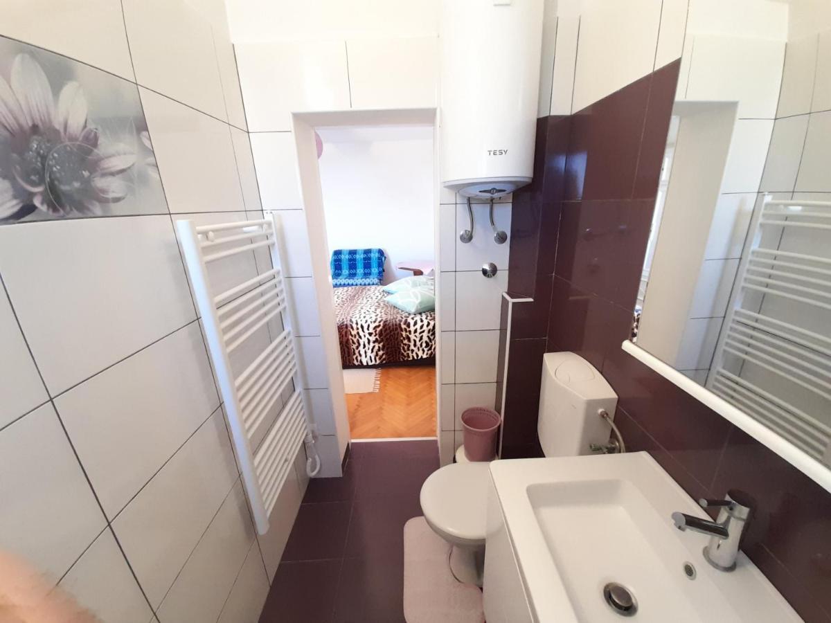 Perica Apartment And Perica Room With Separate Entrance Zadar Bagian luar foto