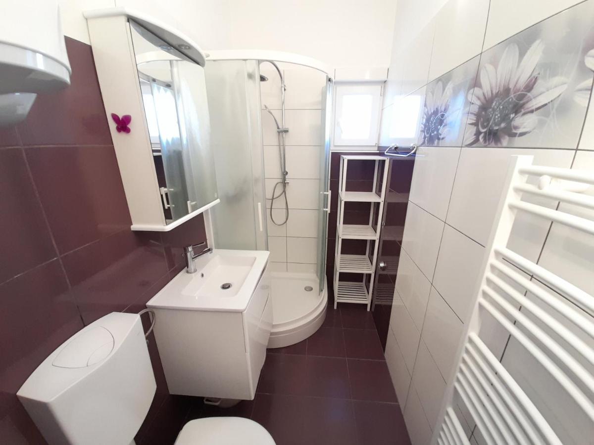Perica Apartment And Perica Room With Separate Entrance Zadar Bagian luar foto