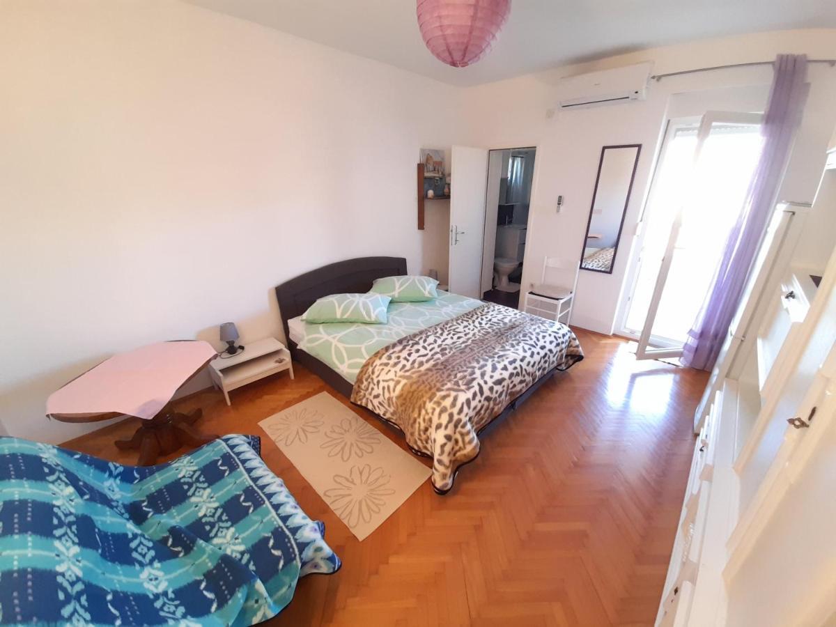 Perica Apartment And Perica Room With Separate Entrance Zadar Bagian luar foto