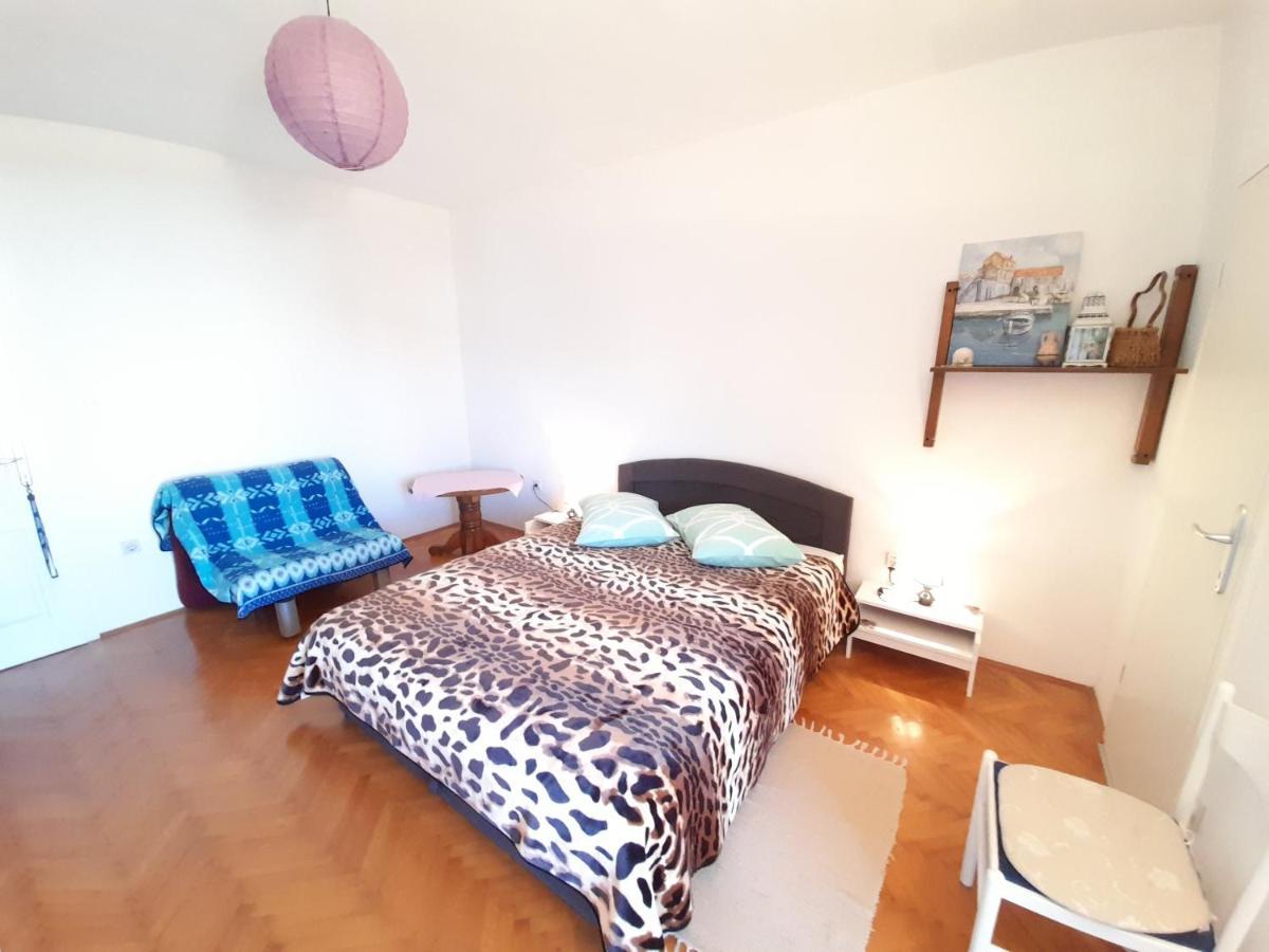 Perica Apartment And Perica Room With Separate Entrance Zadar Bagian luar foto