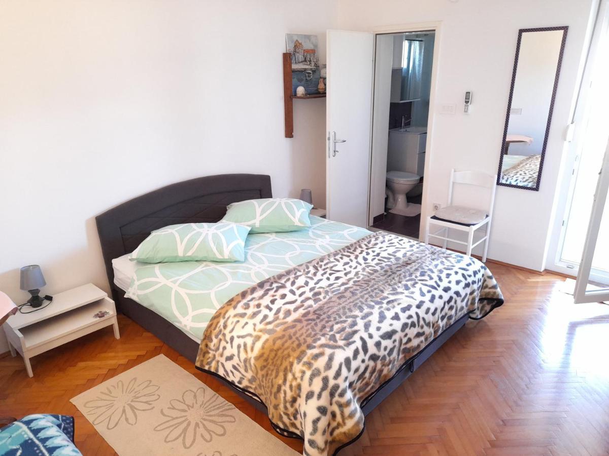 Perica Apartment And Perica Room With Separate Entrance Zadar Bagian luar foto