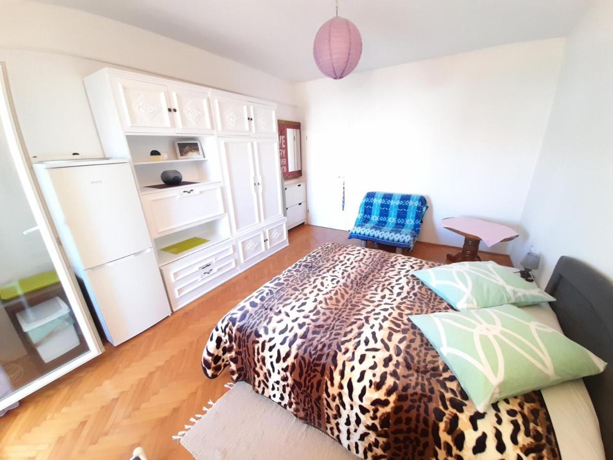 Perica Apartment And Perica Room With Separate Entrance Zadar Bagian luar foto