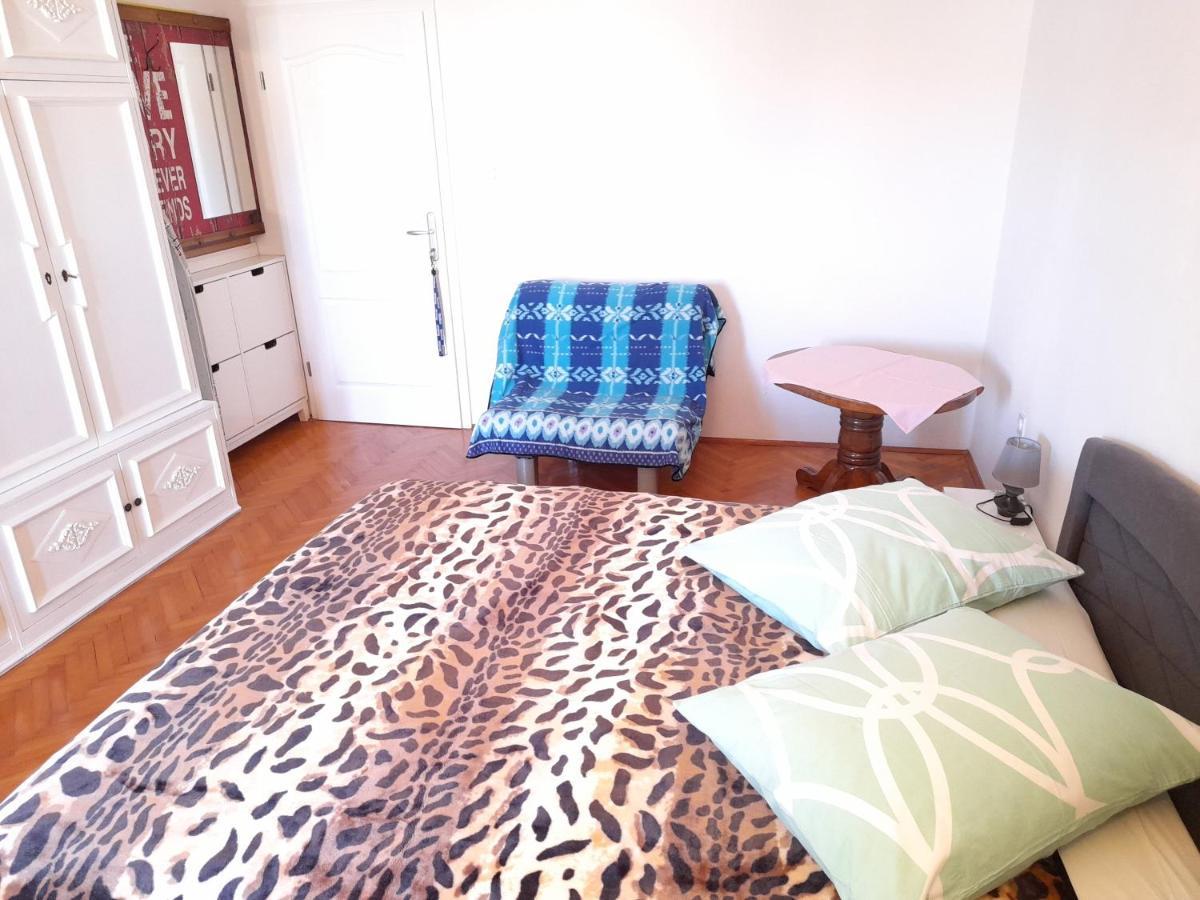 Perica Apartment And Perica Room With Separate Entrance Zadar Bagian luar foto