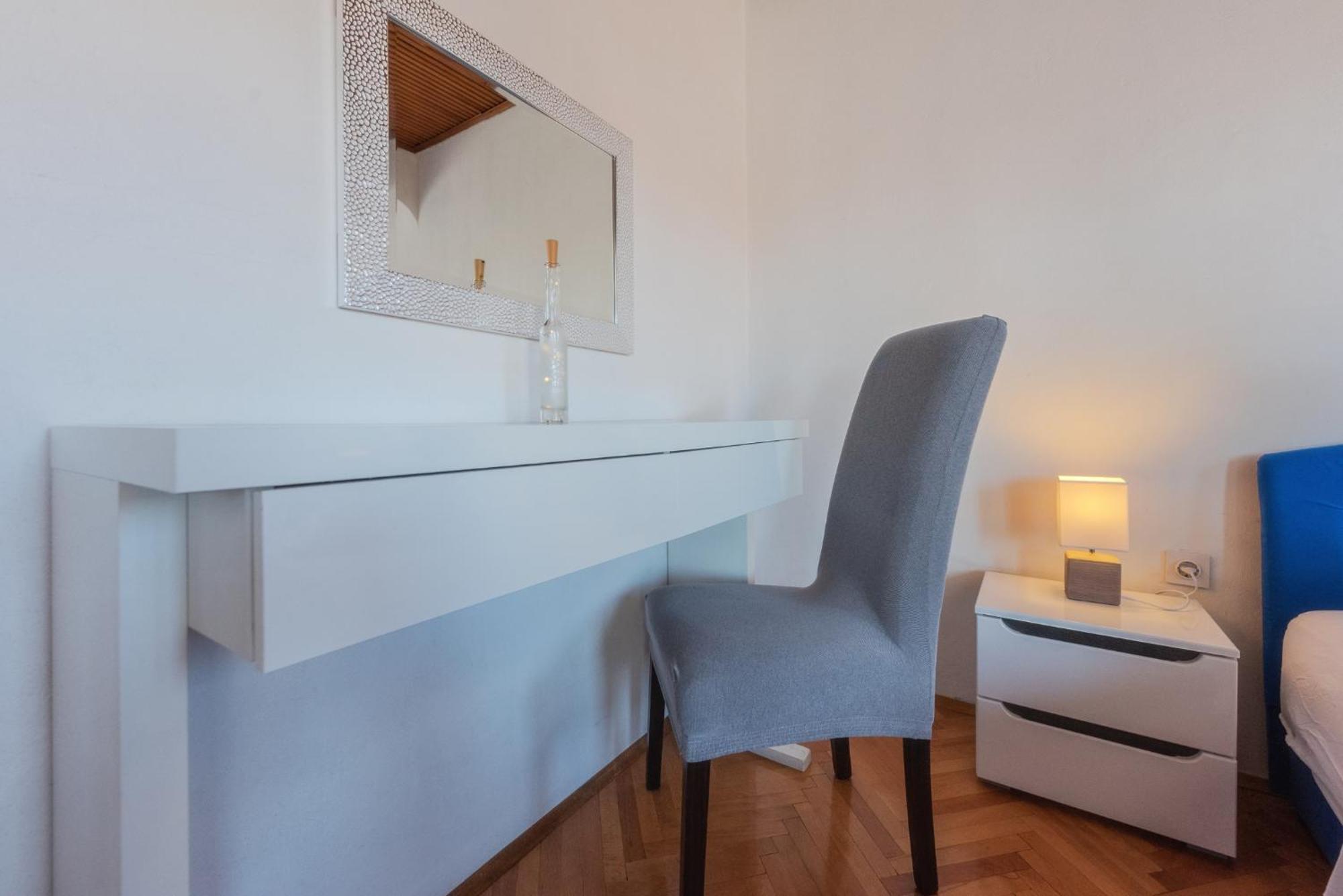 Perica Apartment And Perica Room With Separate Entrance Zadar Bagian luar foto