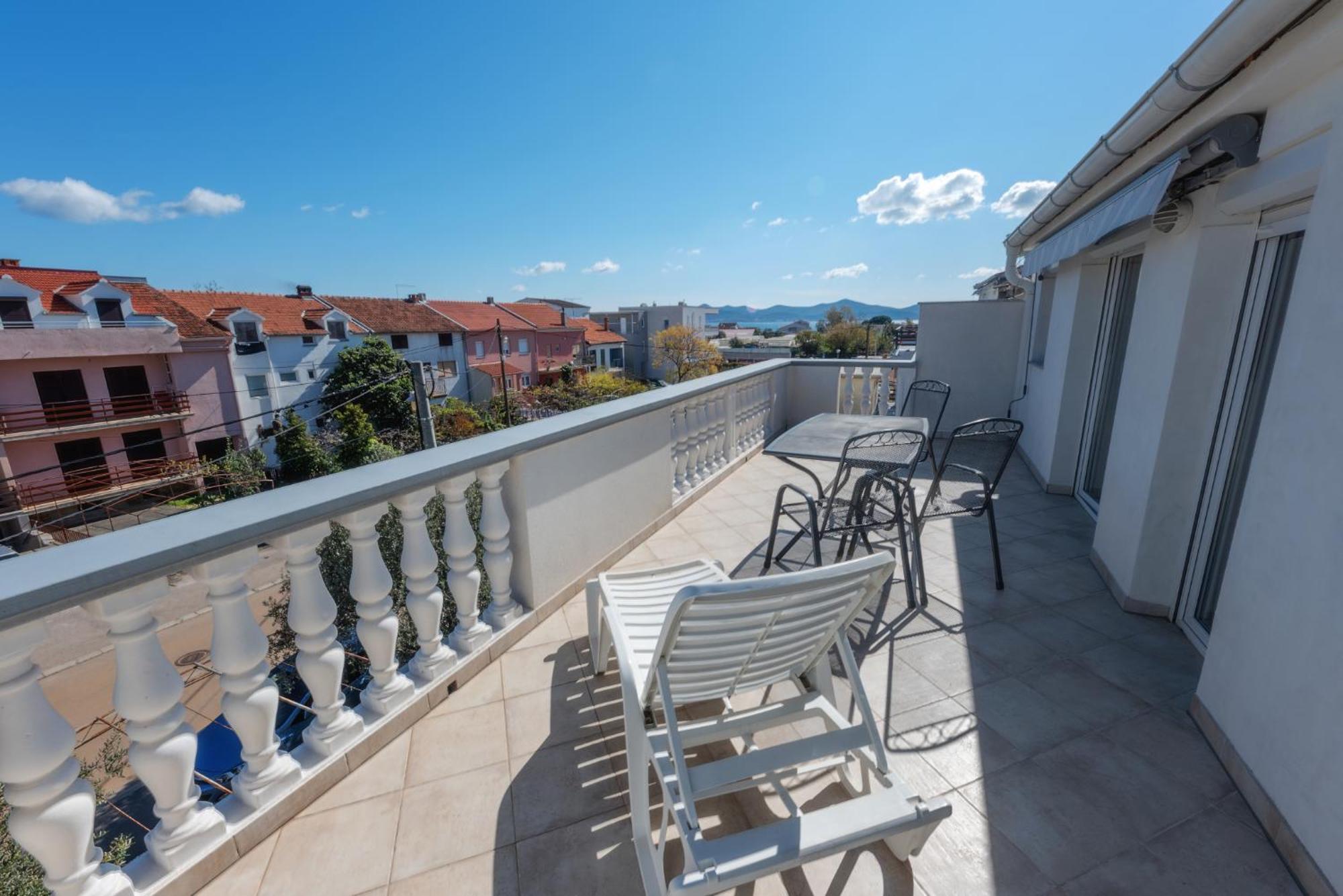 Perica Apartment And Perica Room With Separate Entrance Zadar Bagian luar foto